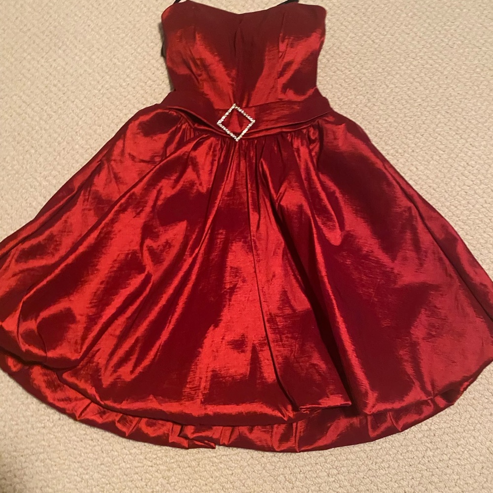 RED CHRISTMAS DRESS! SUPER CUTE AND IT HASNT BEEN WORN! Size 3/4 XS!